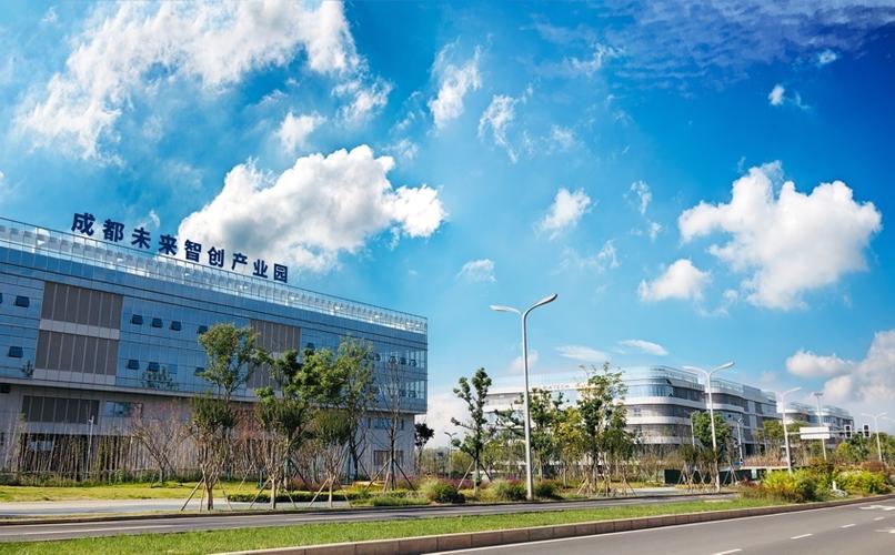 项目签约当天,成都高新区还举行了车载智能系统产业政策十条发布会,为